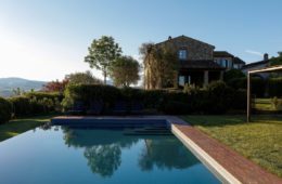 pool in tuscan villa (11)