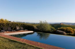 pool in tuscan villa (7)